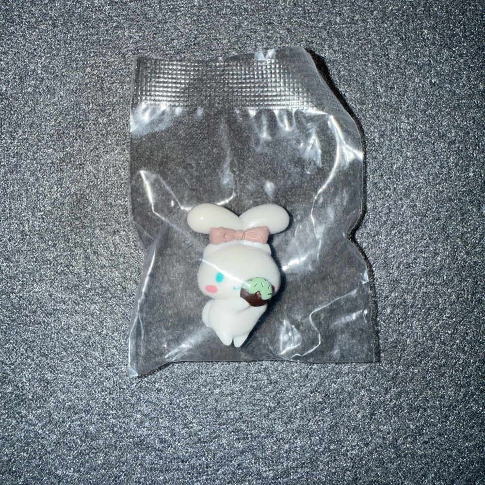 Cinnamoroll mini figure